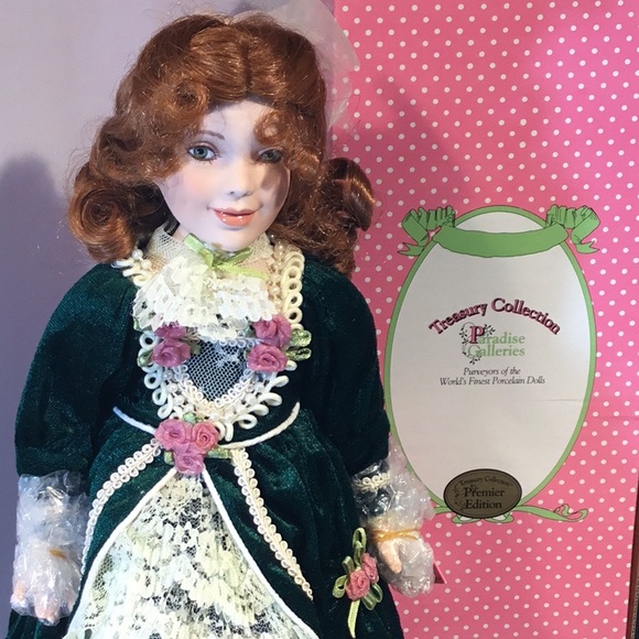 NIB Paradise Galleries Porcelain Doll Ivy - Picture 2 of 16